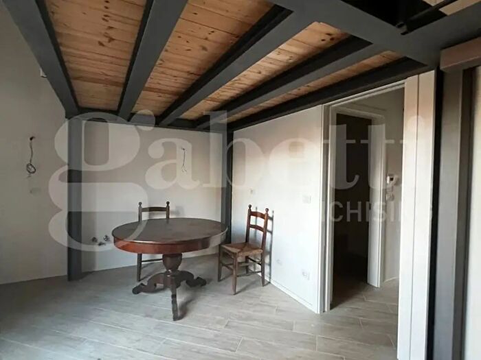 Appartamento trilocale in vendita in Via Valdossola, Bologna