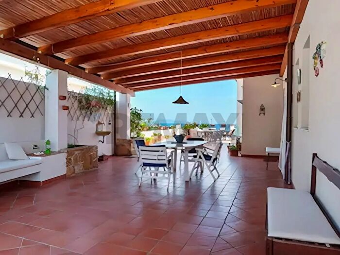 Casa con 10 locali in vendita in Contrada Agnone Baia del Riccio Snc, Augusta