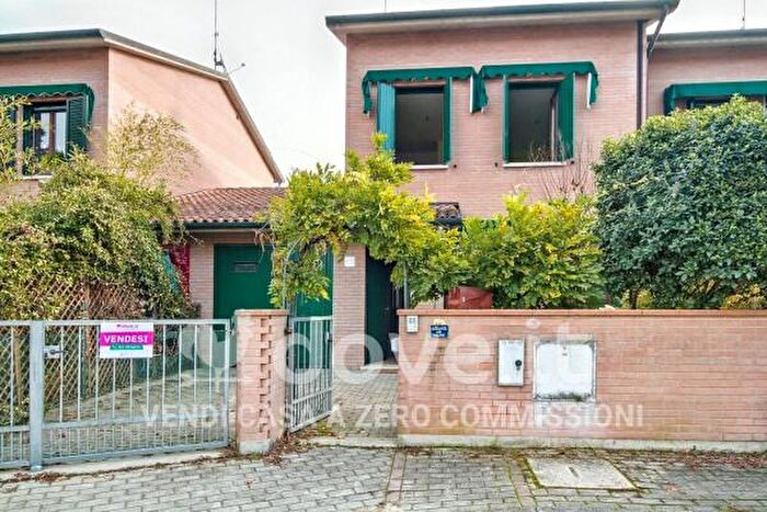 Casa con 6 locali in vendita in Via Francesco Botter, Ferrara