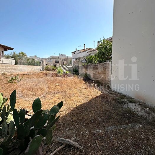 Casa bilocale in vendita in Via Felline, Alliste