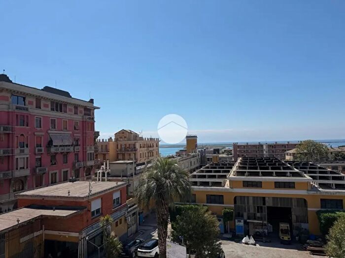 Appartamento quadrilocale in vendita in Appartamento Via Antica Romana di Pegli, Genova