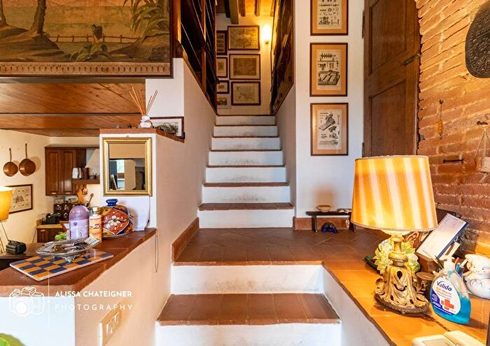 Casa con 8 locali in vendita in Siena