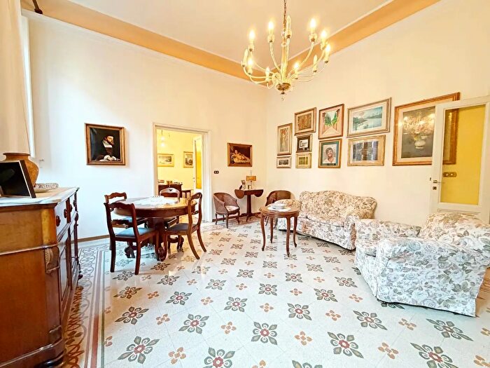 Appartamento con 7 locali in vendita in Firenze