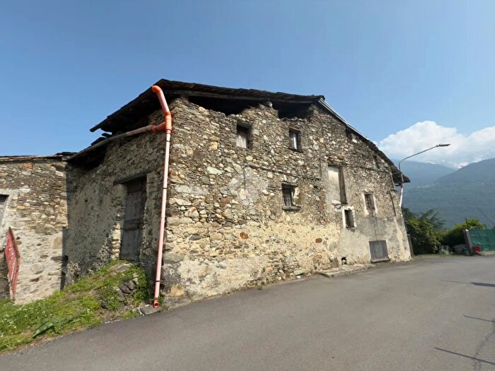 Casa trilocale in vendita in Via Somasassa, Teglio
