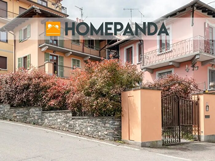 Casa trilocale in vendita in Piazza San Carlo, Stresa