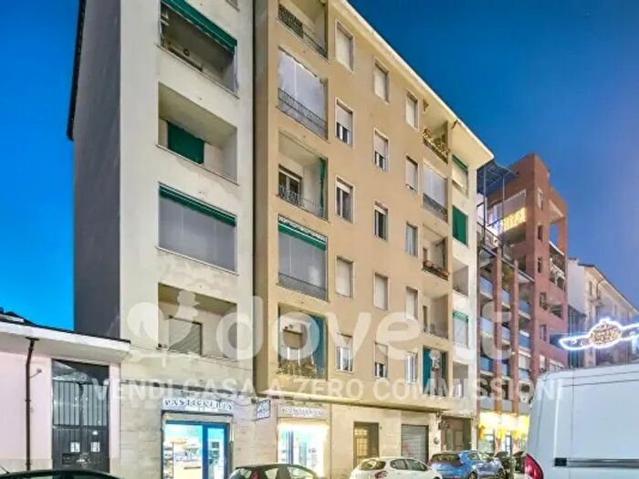 Appartamento trilocale in vendita in Piazza Bengasi, Torino