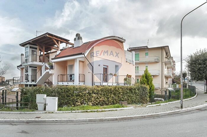 Appartamento quadrilocale in vendita in Cappuccini, Loreto Aprutino