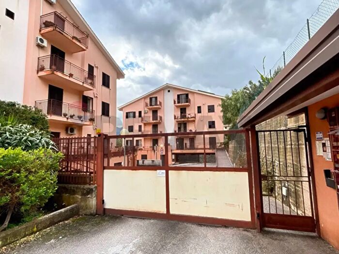 Appartamento con 6 locali in vendita in Via Walter Tobagi a, Monreale