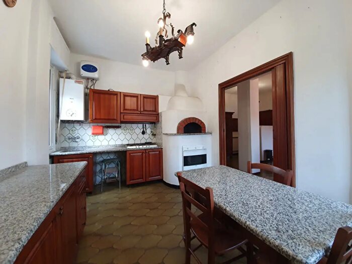 Appartamento con 7 locali in affitto in Via Sardorella, Genova