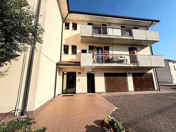 Appartamento trilocale in vendita in Str Sacca, Pegognaga