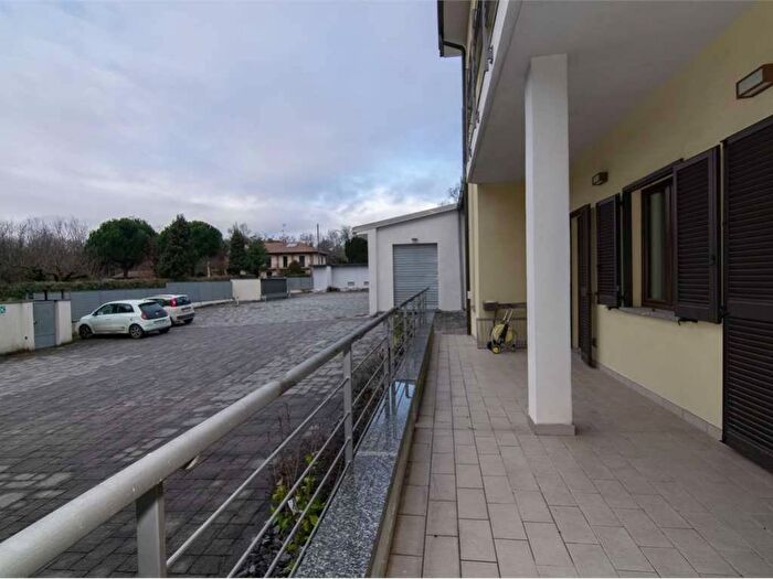 Appartamento trilocale in affitto in Via Trento, Fenegrò