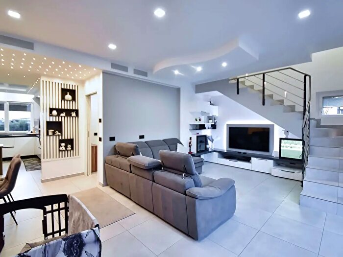 Casa quadrilocale in vendita in Via del Carso, Appiano Gentile