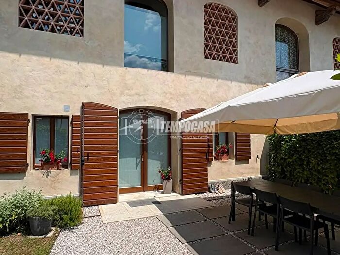 Appartamento con 6 locali in vendita in Via Roma, Sedico