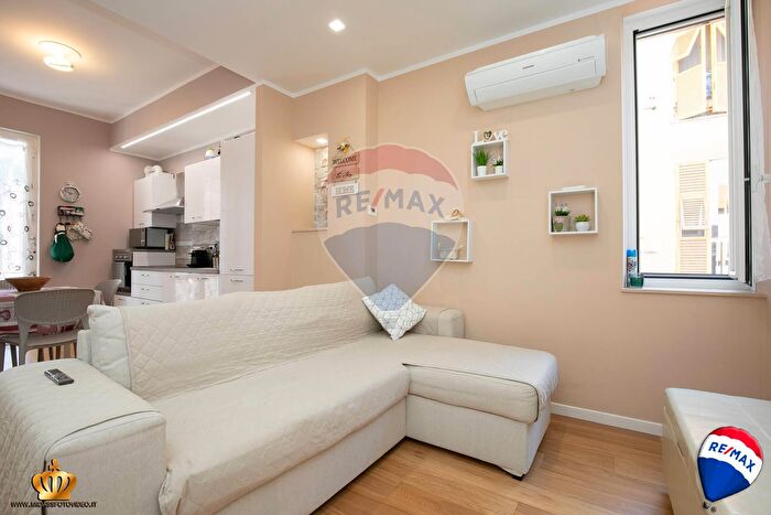 Appartamento con 5 locali in vendita in Via Gian Giacomo Cavalli, Genova