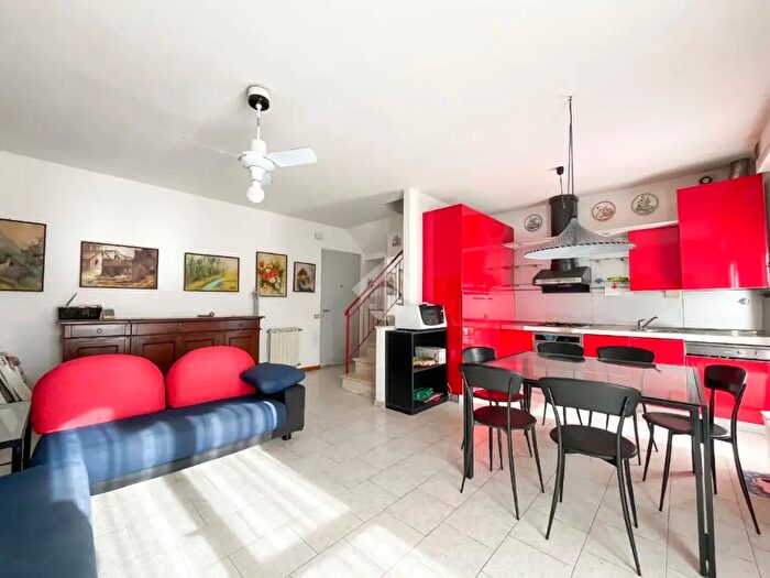 Appartamento quadrilocale in vendita in Via delle Pinete, Massa