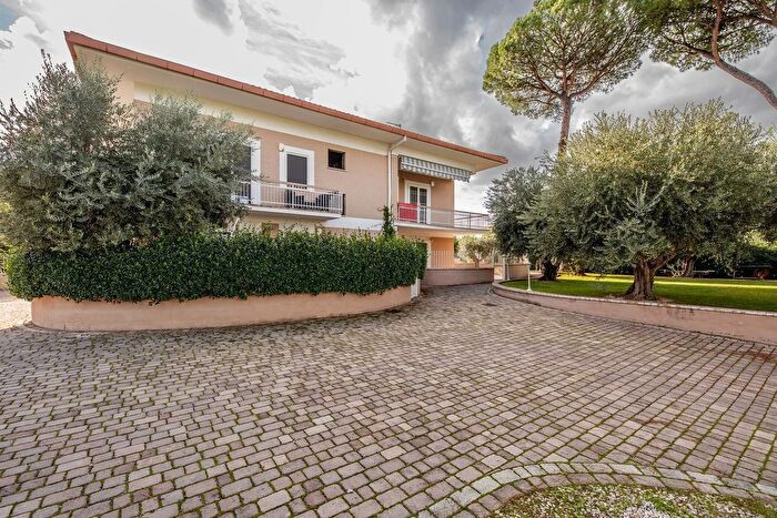 Appartamento trilocale in vendita in Via Enrico Fermi, Frascati