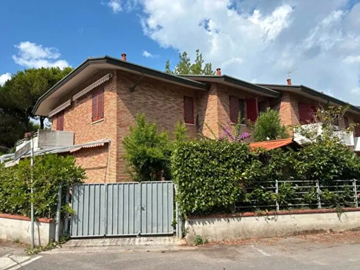 Casa trilocale in vendita in Via Pontremoli, Massa