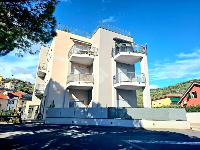 Appartamento bilocale in vendita in Via Isabella Lantero, Diano San Pietro