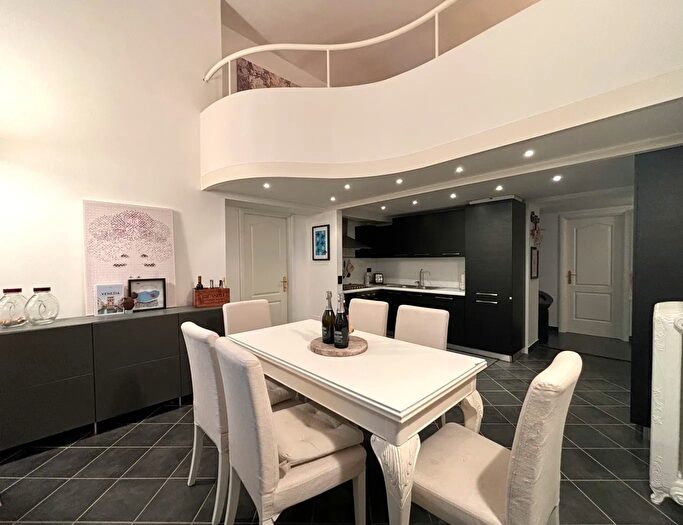 Appartamento quadrilocale in vendita in Via Corsico, Milano