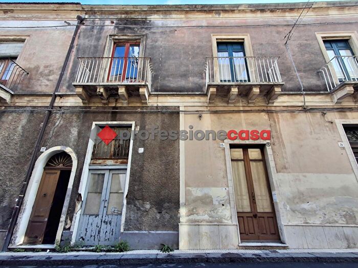 Appartamento trilocale in vendita in Via La Farina B, Riposto