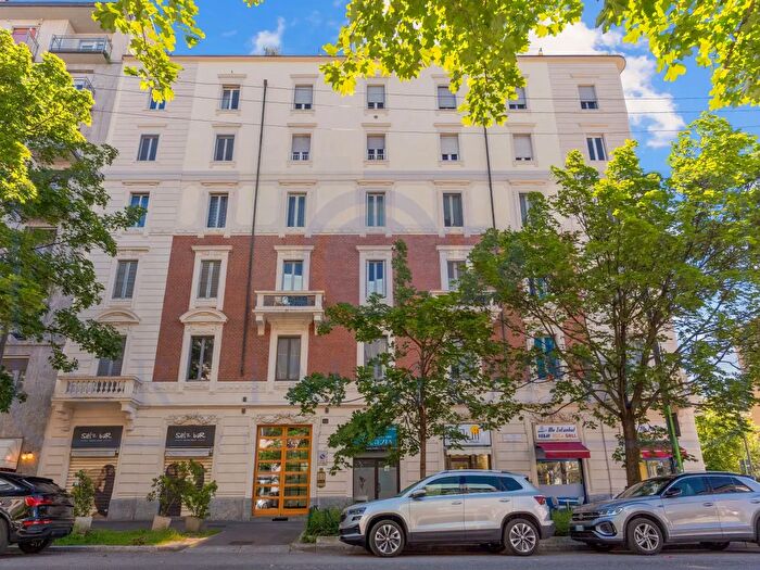 Appartamento trilocale in vendita in Via Guglielmo Silva, Milano