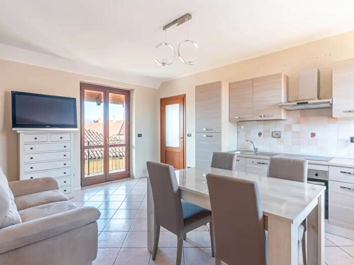 Appartamento bilocale in vendita in Piazza Emanuele II, Leini