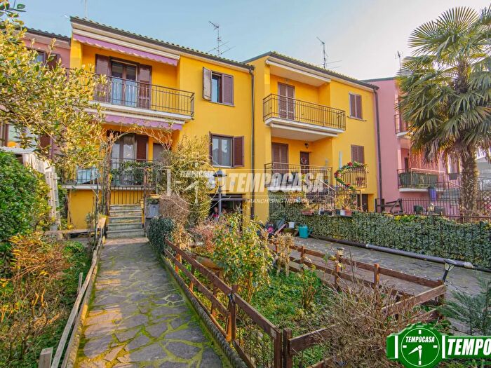 Casa quadrilocale in vendita in Via Olona, Albuzzano