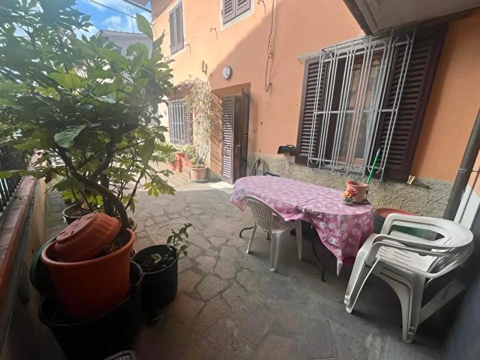 Casa con 6 locali in vendita in Agliana