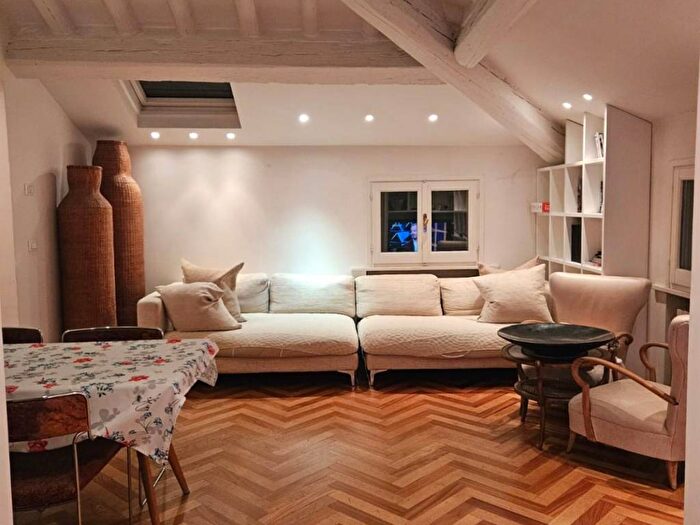 Appartamento trilocale in affitto in Viale Piave, Centro Storico, Reggio Emilia