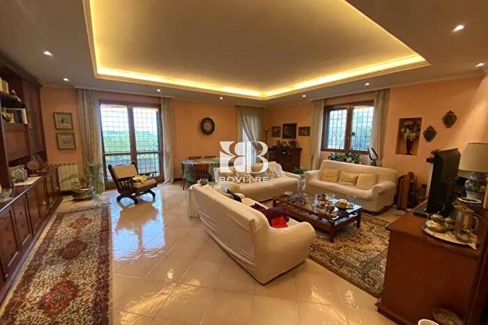 Casa con 7 locali in vendita in Viale Odone Belluzzi RomaVillaggio Azzurro, Roma