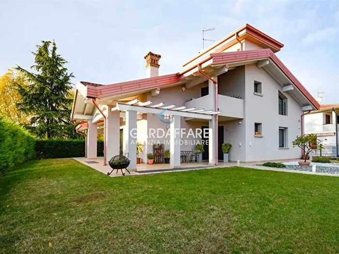 Casa con 8 locali in vendita in Via Antonioli, Desenzano Del Garda