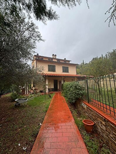 Casa con 6 locali in vendita in Rignano SullArno