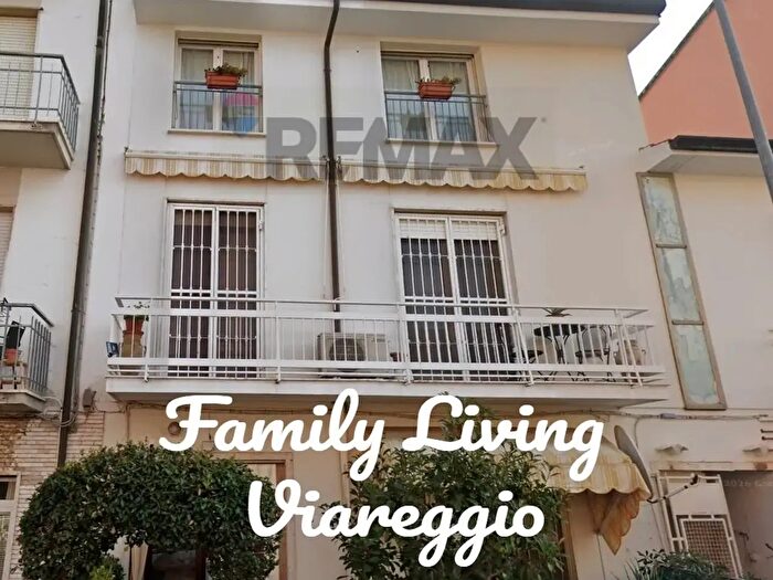 Casa con 7 locali in vendita in Via Corrao, Viareggio