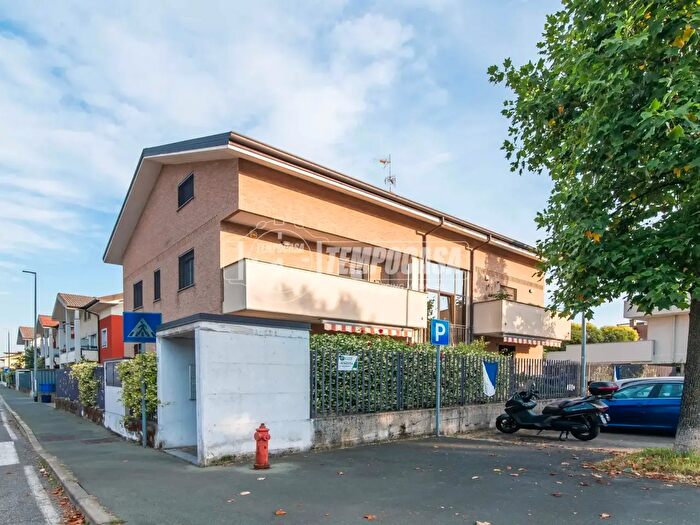 Appartamento bilocale in vendita in Via Dott Luigi Comi, Uboldo