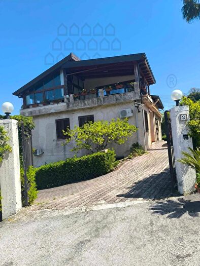 Casa con 12 locali in vendita in Via Fontanelle N, Patti