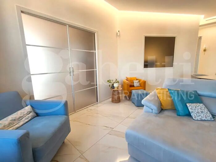 Appartamento con 8 locali in vendita in Via Scalea a, Portici
