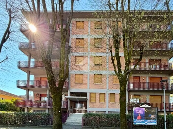 Appartamento trilocale in vendita in Via Mentana, Guastalla