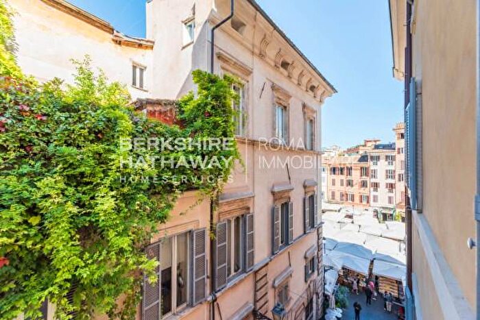Appartamento trilocale in vendita in Campo De Fiori, Roma