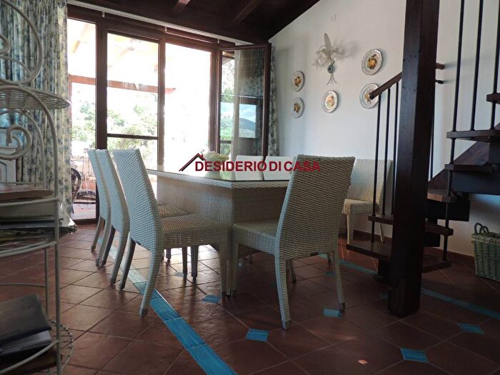 Appartamento trilocale in affitto in Via Stesicoro, Mondello Valdesi, Palermo