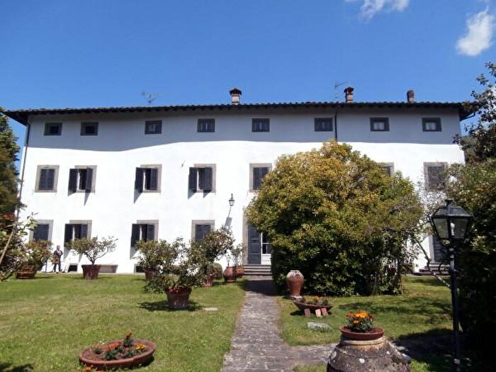 Casa con 6 locali in vendita in Bagni Di Lucca