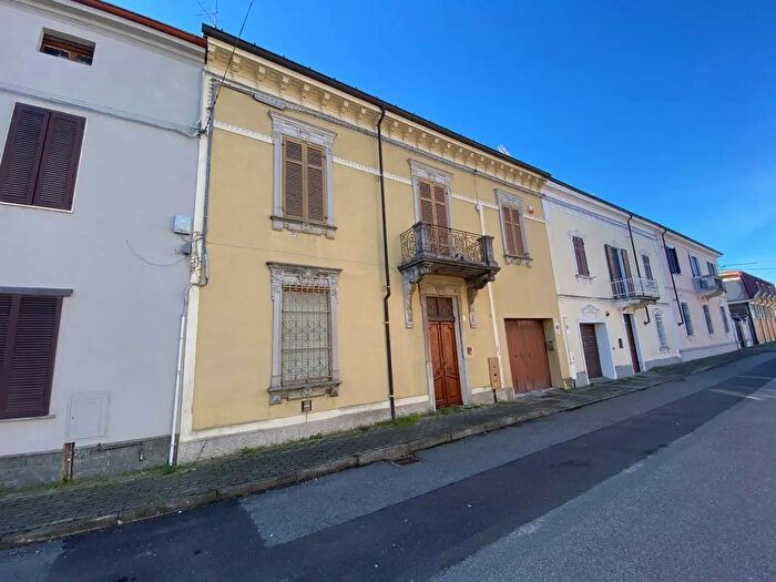 Casa con 7 locali in vendita in Via Torino, Trino