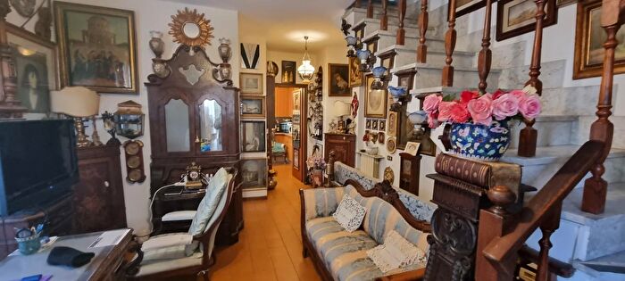 Casa con 6 locali in vendita in a Poggioletto, Massa
