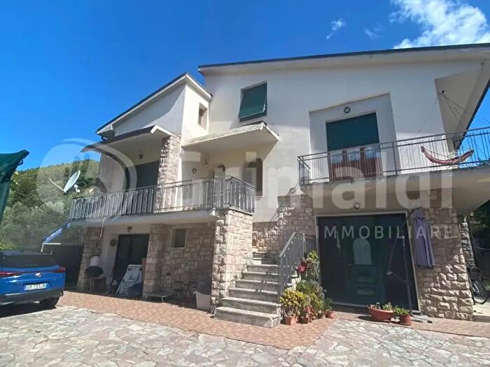 Appartamento trilocale in vendita in Via Ferdinando Innamorati, Foligno