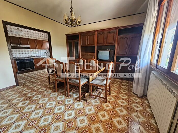 Appartamento con 5 locali in vendita in Campo San Martino