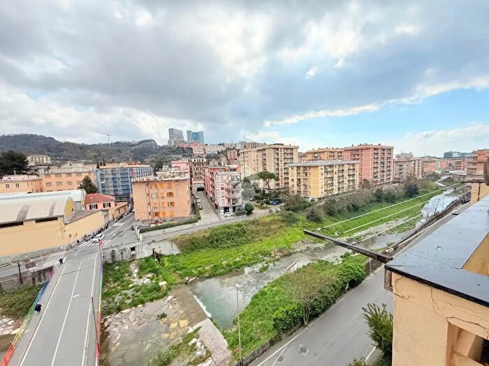Appartamento trilocale in vendita in Via Piero Maroncelli, Genova
