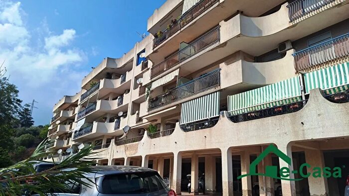 Appartamento con 5 locali in vendita in Via Basilio Magno Cpl ampQuotPietra a Mare ampQuot, Messina
