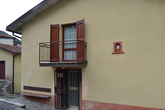 Casa con 8 locali in vendita in Camugnano