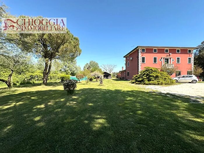 Casa con 7 locali in vendita in Loreo