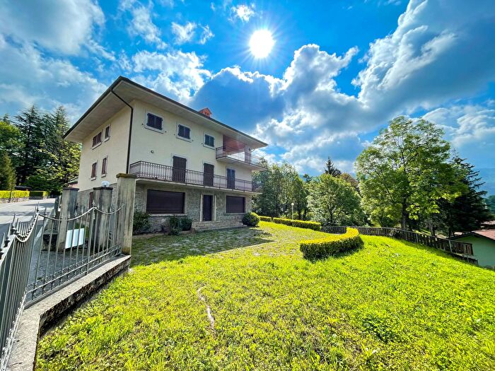 Appartamento quadrilocale in vendita in Via Volta, Castione Della Presolana