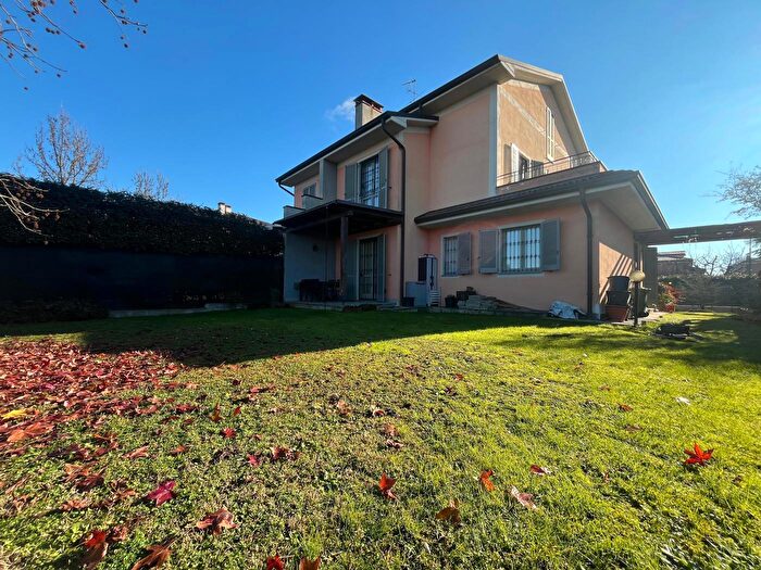 Casa quadrilocale in vendita in Via Berlinguer, Ozzero